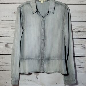 Cloth & Stone Gray Chambray button down shirt